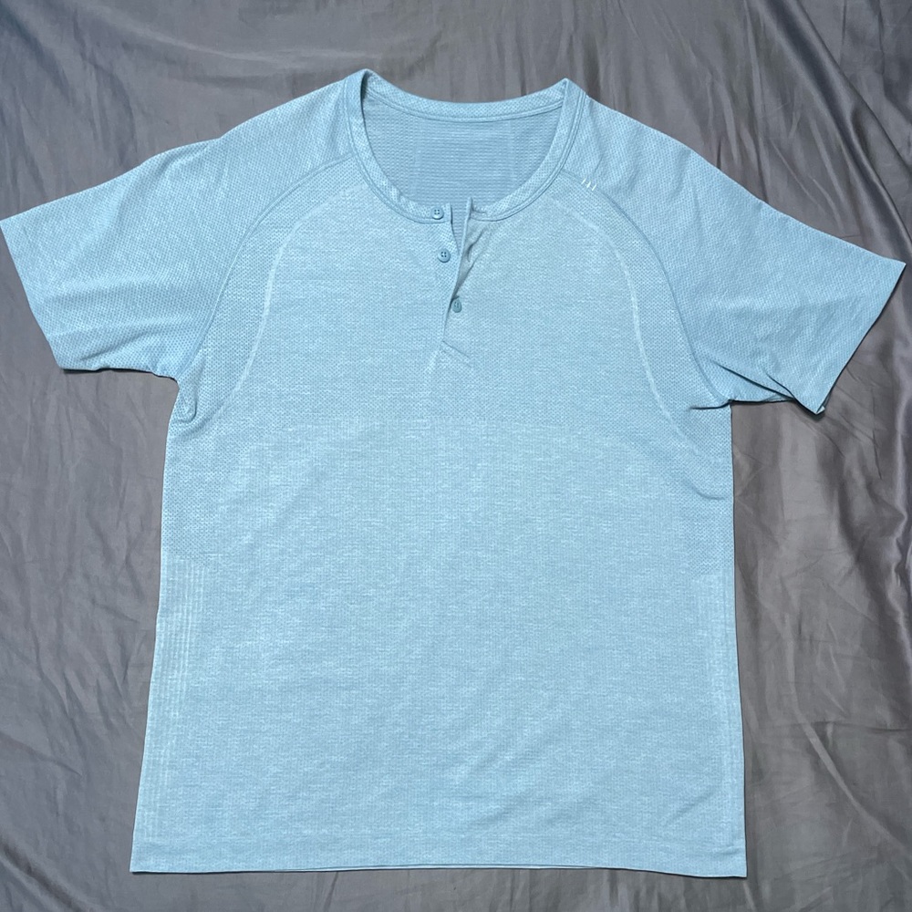 Lululemon Meta Vent Tech Henley Short Sleeve - Silver/Blue (Medium)